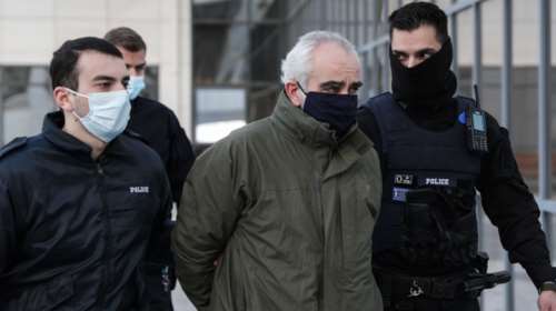 Δίκη ψευτογιατρού: Ουρές ασθενών σε μοναστήρια για να τους εξετάσει στο &quot;αναρρωτήριο&quot;