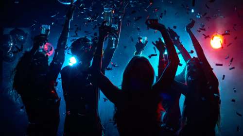 Αδιανόητο: Ανοίγει ξανά το κλαμπ στη Βουλιαγμένης που έδινε αλκοόλ σε μαθητές - Επειδή έχει... οικονομικό πρόβλημα ο ιδιοκτήτης