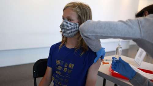 Εμβολιασμός παιδιών - Εξαδάκτυλος: Δεν θα είναι μαζικός - Καμπανάκι για τους 60άρηδες