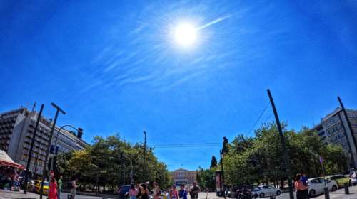 Καλοκαιρινό το σκηνικό του καιρού σήμερα με τον υδράργυρο να χτυπάει και 33άρια - Βροχές και καταιγίδες από αύριο