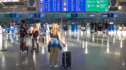 Πού ταξίδεψαν οι Έλληνες το 2023: Οι χώρες που προτίμησαν και τα λεφτά που ξόδεψαν