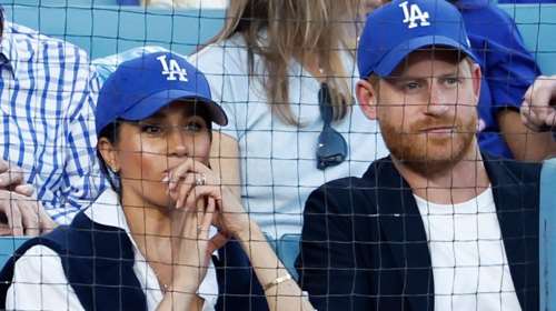 &quot;Αποδοκιμασίες&quot; για τον πρίγκιπα Χάρι και τη Μέγκαν Μαρκλ σε αγώνα μπέιζμπολ - Γιατί εξοργίστηκαν οι οπαδοί