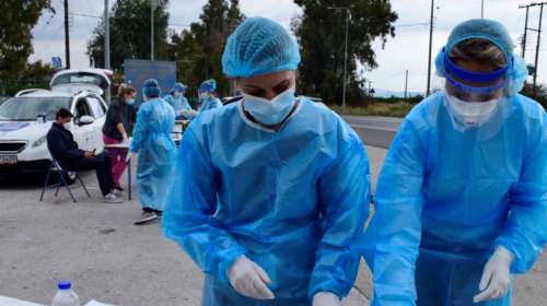 Κορονοϊός: Τα πρώτα καλά νέα με τη μείωση κρουσμάτων - Σταθερά υψηλοί οι αριθμοί θανάτων και διασωληνωμένων