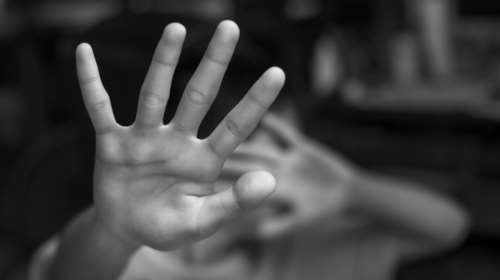 Ο εφιάλτης 28χρονης στα χέρια μαστροπών - Απόπειρα αυτοκτονίας μετά τους ξυλοδαρμούς και τα 12ωρα ραντεβού χωρίς διάλειμμα