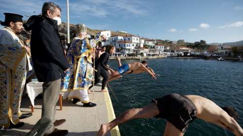 Μητσοτάκης από Άγιο Ευστράτιο: &quot;Καλή φώτιση, πρωτίστως στους συμπολίτες μας που είναι ανεμβολίαστοι&quot; [Εικόνες]
