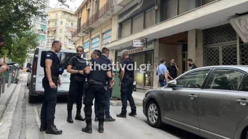 Θρίλερ στη Θεσσαλονίκη: Νεκρός άντρας σε δώμα - Ο συγκάτοικός του, έδωσε τα κλειδιά στο ΕΚΑΒ και εξαφανίστηκε