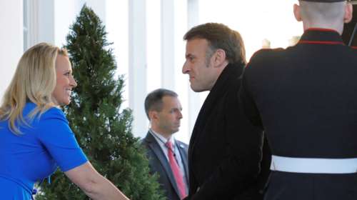 ΗΠΑ: &quot;Φτωχή&quot; υποδοχή σε Μακρόν στον Λευκό Οίκο - Αμήχανος μπροστά στις κάμερες ο Γάλλος πρόεδρος