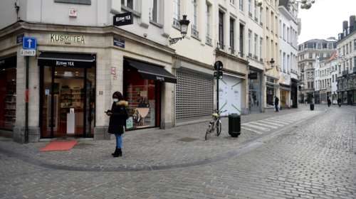 Βέλγιο: Μάσκα παντού και τηλεργασία ξανά λόγω έκρηξης των κρουσμάτων