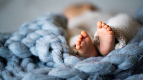 Αχαΐα: Αίνιγμα οι θάνατοι δύο βρεφών - Μυστήριο και από έναν ακόμη θάνατο στην ίδια οικογένεια - Τι εξετάζουν οι γιατροί