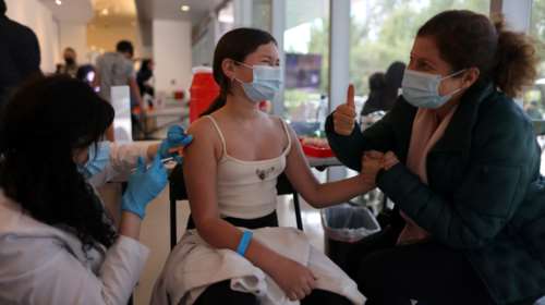 Εμβόλιο Pfizer: Στο 100% η αποτελεσματικότητά του για τους εφήβους 12 - 15 ετών