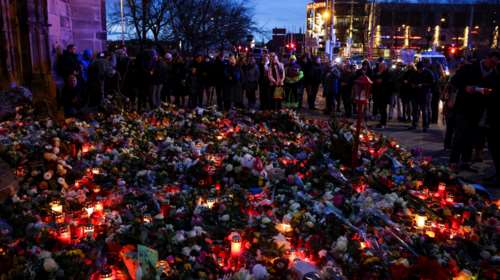 Γερμανία: Ανθρώπινη αλυσίδα κατά του μίσους στη χριστουγεννιάτικη αγορά- Την ίδια ώρα διαδήλωση της AfD για την ασφάλεια