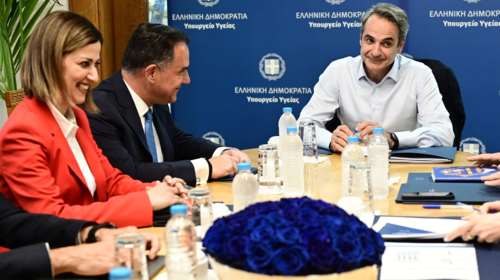 Στο Υπουργείο Υγείας ο Κυριάκος Μητσοτάκης - Τον υποδέχθηκαν Γεωργιάδης και Αγαπηδάκη [βίντεο]