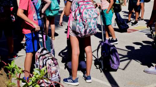 Χρούσος: Αυξάνονται οι διασωληνώσεις παιδιών - Στην Ελλάδα έχουν πεθάνει δύο έφηβοι και ένα μωρό από κορονοϊό