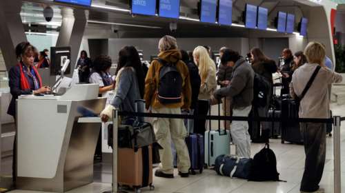 Νέα Υόρκη: Τους έπιασε όλους στον ύπνο - Πέρασε ανενόχλητος χωρίς εισιτήριο όλους τους ελέγχους και έφτασε... Παρίσι