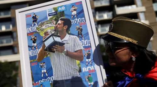 Υπόθεση Τζόκοβιτς: Την Δευτέρα κρίνεται η παραμονή του στην Αυστραλία – Απορρίφθηκε το αίτημα για αναβολή της εκδίκασης