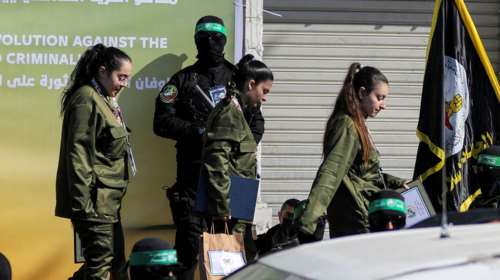 Η στιγμή της απελευθέρωσης τεσσάρων Ισραηλινών ομήρων από τη Χαμάς - Οι συγκλονιστικές εικόνες και τα χειροκροτήματα [βίντεο]