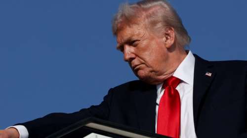 Τραμπ: Ενημερωθήκαμε πως σταμάτησαν οι δολοφονίες στο Ιράν - Δήλωση μετά την ευθεία απειλή εναντίον του