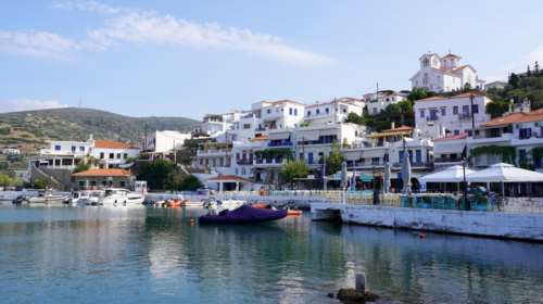 Το κυκλαδίτικο νησί που βγήκε πρώτο ανάμεσα στα 15 καλύτερα μέρη της Ευρώπης για διακοπές τον Απρίλιο