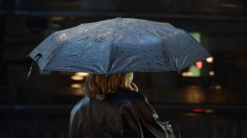 Κακοκαιρία: Μπλακ άουτ λόγω Byron στην Ερμού - Πολλά καταστήματα χωρίς ρεύμα [βίντεο]