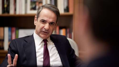 Τέμπη: Στη γνησιότητα των τριών νέων βίντεο "ποντάρει" η κυβέρνηση - Ο Μητσοτάκης αποκλείει συνεργασίες εκ δεξιών