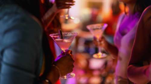 Βοτανικός: Λουκέτο από τον δήμο Αθηναίων στο κλαμπ που σέρβιρε αλκοόλ σε ανήλικους - Στο νοσοκομείο μια 15χρονη