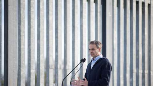 Mητσοτάκης στην Βild: Δεν γίνεται μεταναστευτική πολιτική χωρίς τείχη και φράχτες