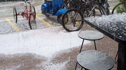 Πτολεμαΐδα: Σφοδρή καταιγίδα και χαλαζόπτωση μέσα στην πόλη - Πλημμύρισαν δρόμοι και ξεχείλισαν φρεάτια [εικόνες - βίντεο]