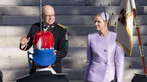 Πριγκίπισσες με παστέλ στο Μονακό: Το Louis Vuitton κοστούμι της Σαρλίν και το κόσμημα των 55.000 ευρώ