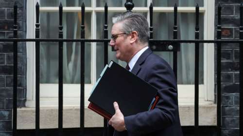 Νέος "πονοκέφαλος" για τον Στάρμερ: Παραιτείται και ο γενικός γραμματέας της κυβέρνησης