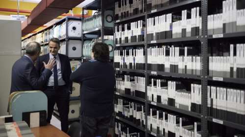 Μητσοτάκης: Τι συνέβη μετά τη συνέντευξη στην ΕΡΤ - Το μοναδικό δώρο και το... κέρασμα λόγω Τσικνοπέμπτης