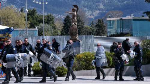 Ιωάννινα: Δύο νέες συλλήψεις για την οπαδική συμπλοκή – Ένταση έξω από τα δικαστήρια [βίντεο]