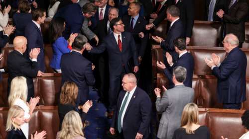 ΗΠΑ: Ο εκλεκτός του Τραμπ, Μάικ Τζόνσον, επανεξελέγη πρόεδρος της Βουλής των Αντιπροσώπων - &quot;Θρίλερ&quot; με την ψηφοφορία