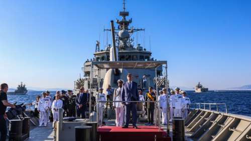 Στη φρεγάτα &quot;Σπέτσαι&quot; για την επιθεώρηση του Στόλου ο Πρόεδρος της Δημοκρατίας και ο Ν. Δένδιας [εικόνες]