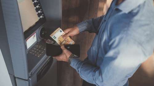 Ο &quot;χάρτης&quot; των πληρωμών από τον e-ΕΦΚΑ και τη ΔΥΠΑ έως τις 25 Απριλίου: 1,250 δισ. ευρώ σε 2,5 εκατ. δικαιούχους