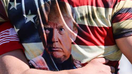 ΗΠΑ: Το ρεσιτάλ χυδαιότητας του Τραμπ- Αναφορές σε γεννητικά όργανα, στοματικό σεξ και το &quot;Κάμαλα είσαι σ@@@@&quot;