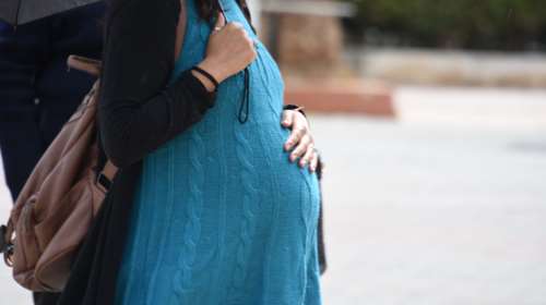 Κορονοϊός: Κίνδυνος για θανατηφόρες επιπλοκές στην εγκυμοσύνη, "σωτήρια" τα εμβόλια - Τι έδειξε βρετανική μελέτη