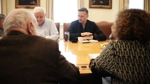 Η Αθήνα τιμά τον Μανώλη Γλέζο