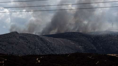 Σε εξέλιξη η φωτιά στην Αργολίδα, καλύτερη η εικόνα της - Σε ύφεση η πυρκαγιά στη Χαλκίδα
