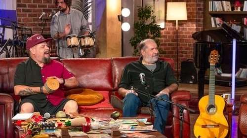 Ο Δημήτρης Μεντζέλος αποκάλυψε στο &quot;Μουσικό Κουτί&quot; πώς γεννήθηκαν τα &quot;Ημισκούμπρια&quot; [βίντεο]