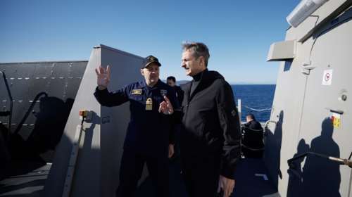 Κυριάκος Μητσοτάκης: Το βίντεο με την υποδοχή του "Κίμωνα" στον Σαρωνικό Κόλπο