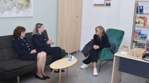 Μαρέβα Μητσοτάκη: Επισκέφθηκε το γραφείο ενδοοικογενειακής βίας στην Πάτρα [εικόνες]