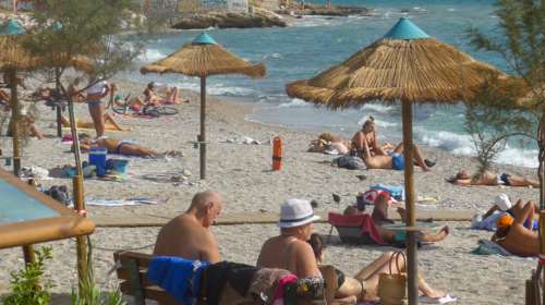 Αυτές είναι οι 12 ακατάλληλες παραλίες στην Αττική - Πού απαγορεύεται το κολύμπι