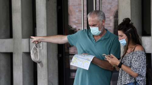 Κορονοϊός: "Εκτόξευση" με 46 νέα κρούσματα στην Αττική - Πέφτει η μέση ηλικία των ασθενών