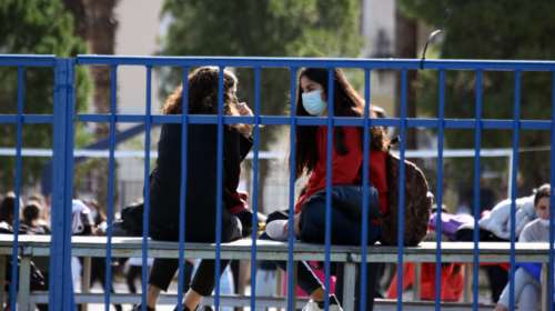 Τρόμος στη Γλυφάδα: Επίθεση ανηλίκων σε γυμνάσιο - Συνελήφθησαν τρεις έφηβοι και οι γονείς τους