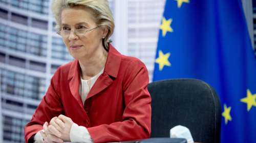 Ούρσουλα φον ντερ Λάιεν: Το 2022 αναμένεται να παραχθούν 3,5 δισ. δόσεις του εμβολίου κατά της covid