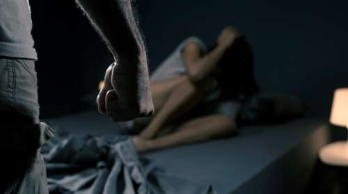 Κάρυστος: Στον εισαγγελέα πατέρας που χτύπησε με μπουνιές την κόρη του