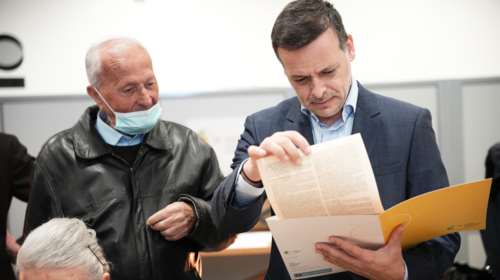 Τα πρώτα 25 νοικοκυριά που απαλλάσσονται από τα δημοτικά τέλη - Χάρης Δούκας: Ενεργειακή Δημοκρατία στην πράξη