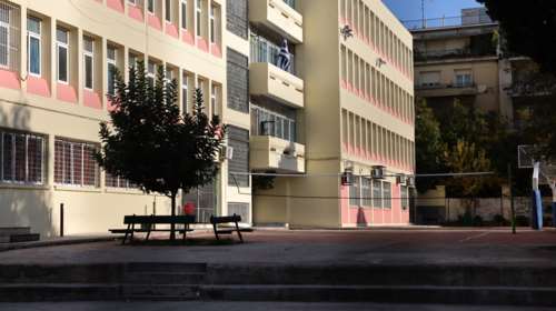 Υπο κατάληψη το σχολείο στην Κυψέλη μετα το μαχαίρωμα - Είχε επιτεθεί και στο παρελθόν σε συμμαθήτριές της η 16χρονη