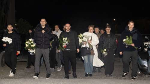 ΠΑΟΚ: Συγκλονιστικές στιγμές στην Τούμπα - Λουτσέσκου, Γκοντσάρεβα και παίκτες θρηνούν τους επτά νεκρούς