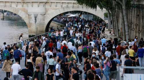 Γαλλία: Λιγότερες οι γεννήσεις από τους θανάτους το 2025 - Γιατί αυξήθηκε ο πληθυσμός